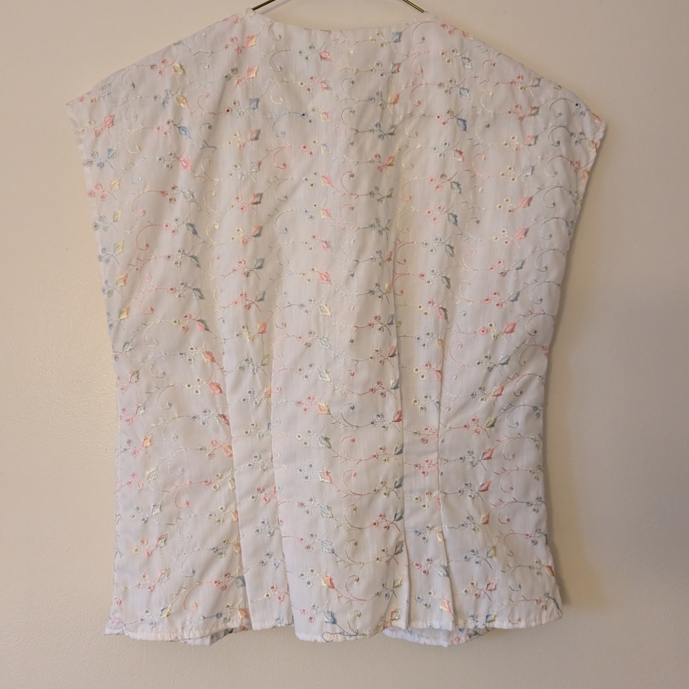 Women's Floral Button-Up Top - Picture 3 of 8